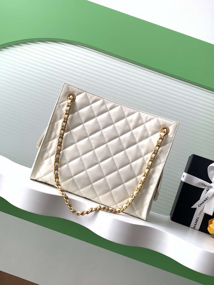 Chanel AS5303 Hobo Lambskin & Gold-Tone Metal White