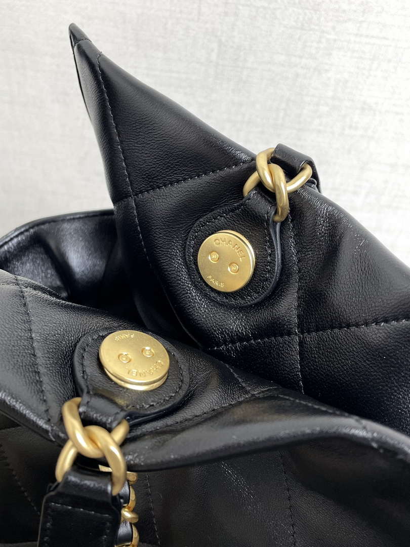 Chanel AS5315 Shopping Bag Shiny Lambskin & Gold-Tone Metal Black