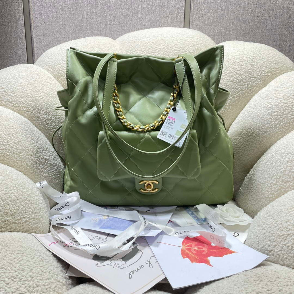 Chanel AS5315 Shopping Bag Shiny Lambskin & Gold-Tone Metal Green