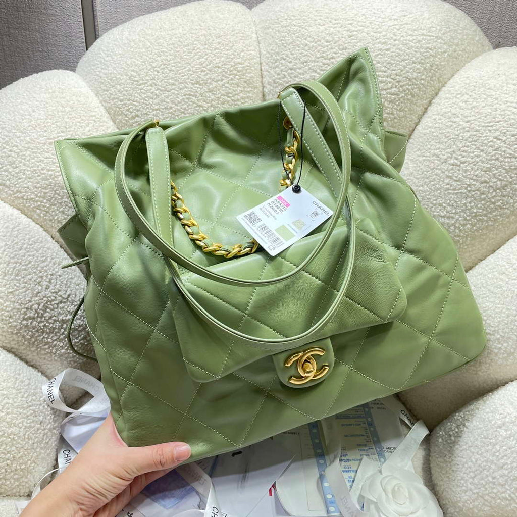 Chanel AS5315 Shopping Bag Shiny Lambskin & Gold-Tone Metal Green
