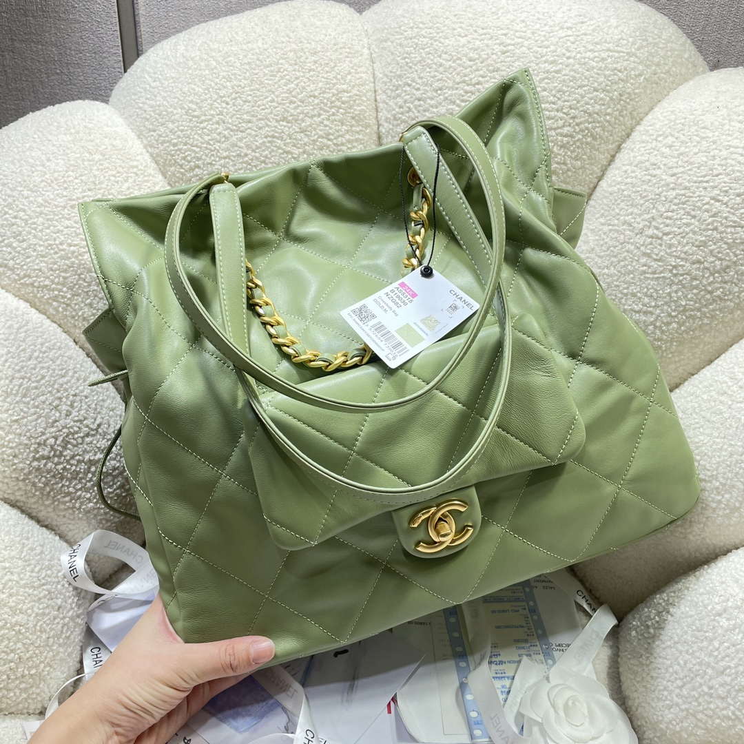 Chanel AS5315 Shopping Bag Shiny Lambskin & Gold-Tone Metal Green