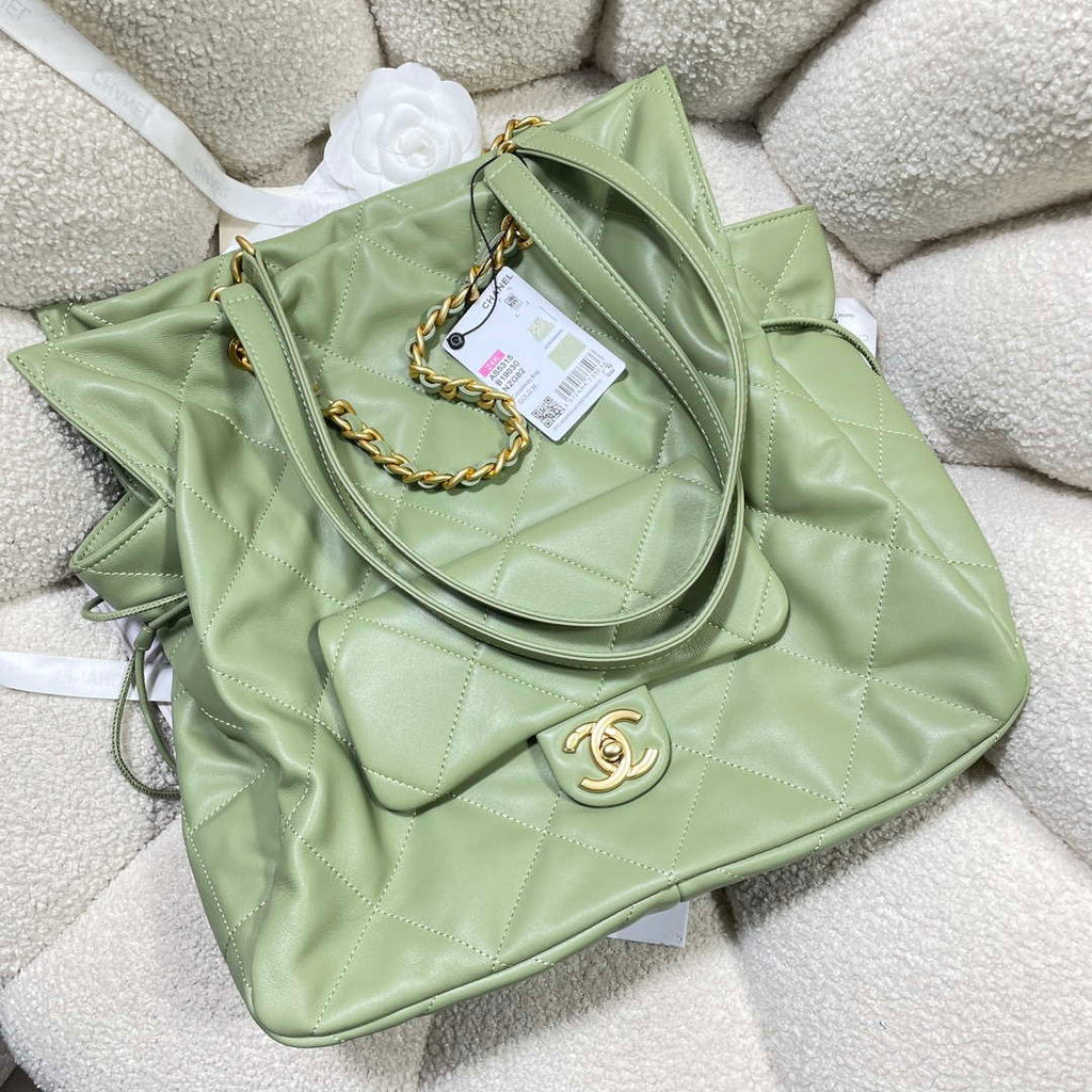 Chanel AS5315 Shopping Bag Shiny Lambskin & Gold-Tone Metal Green