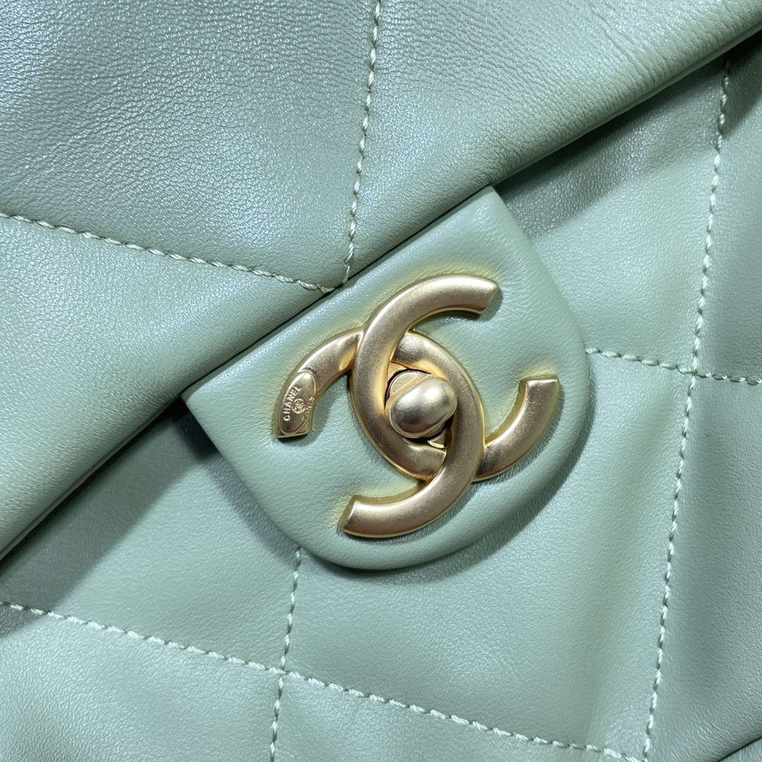 Chanel AS5315 Shopping Bag Shiny Lambskin & Gold-Tone Metal Green
