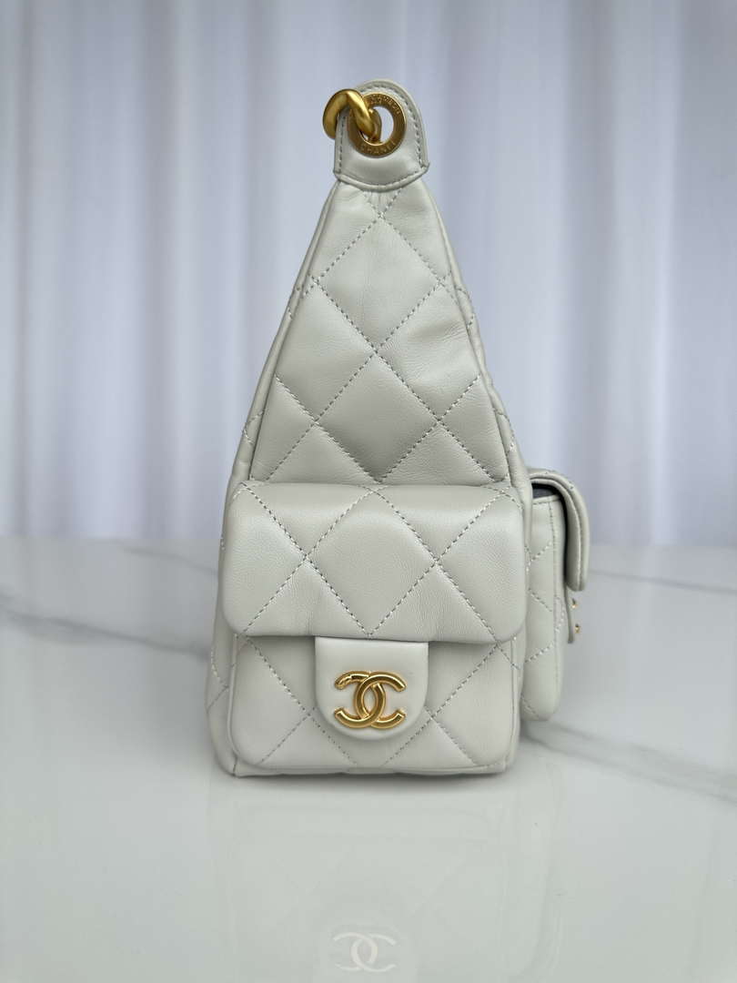 Chanel AS5339 Small Hobo Shiny Lambskin & Gold-Tone Metal Light Green