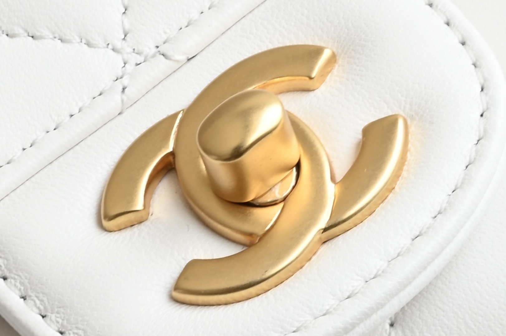 Chanel 25SS AS5354 Mini Flap Bag with Top Handle Lambskin White