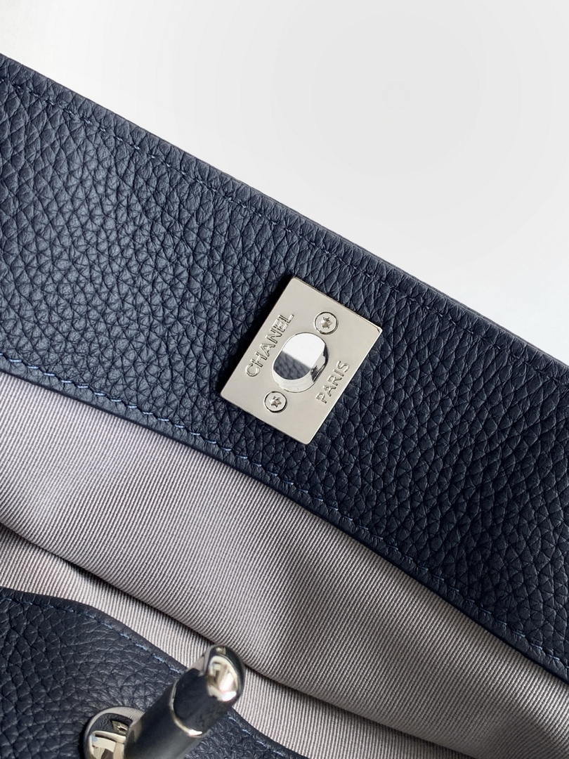 Chanel AS6055 Cerf Leather Exterior Small Tote Bags Navy Blue
