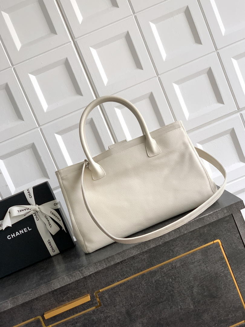 Chanel AS6056 Cerf Leather Exterior Medium Tote Bags White