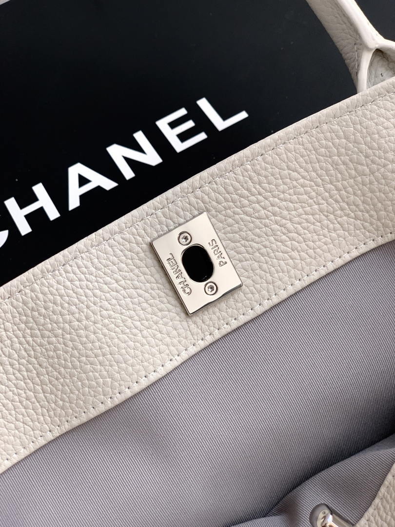 Chanel AS6056 Cerf Leather Exterior Medium Tote Bags White
