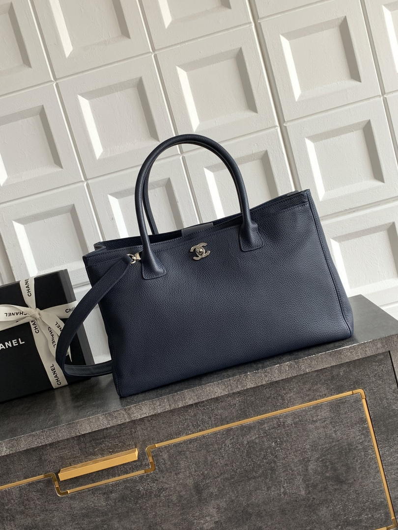 Chanel AS6056 Cerf Leather Exterior Medium Tote Bags Navy Blue
