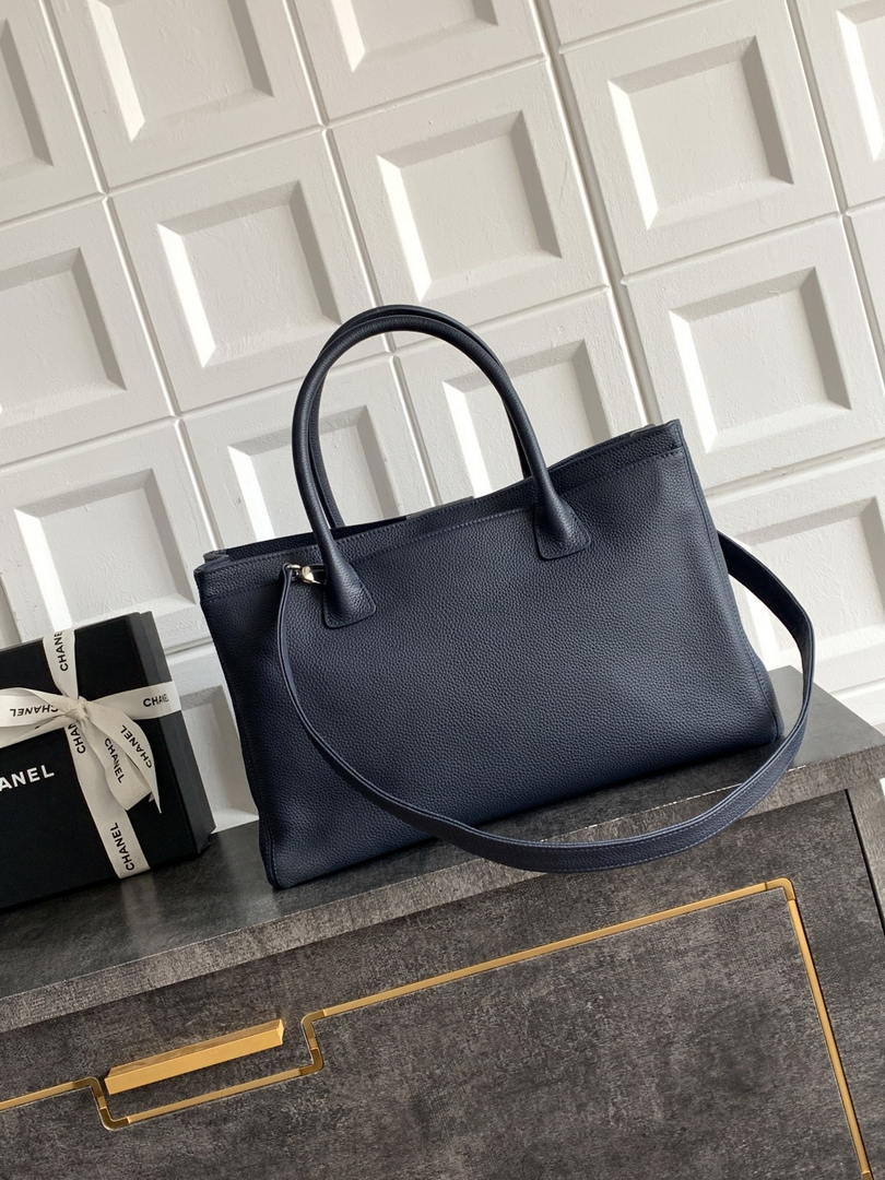 Chanel AS6056 Cerf Leather Exterior Medium Tote Bags Navy Blue