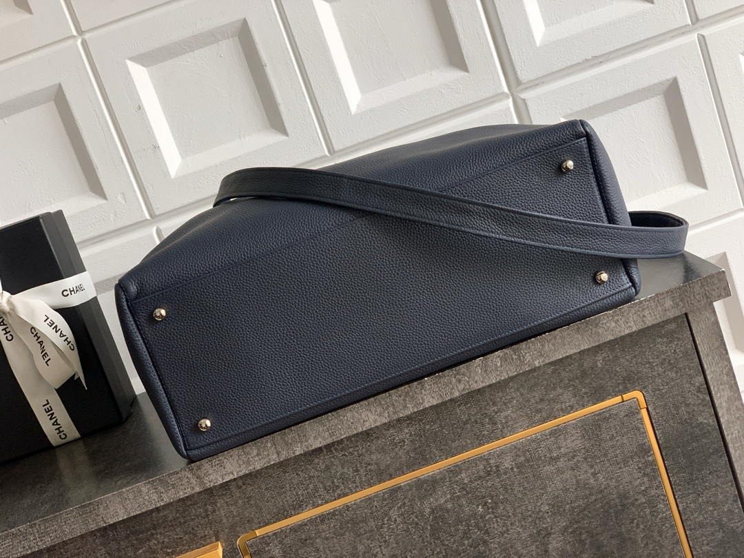 Chanel AS6056 Cerf Leather Exterior Medium Tote Bags Navy Blue - Default Title - View 4