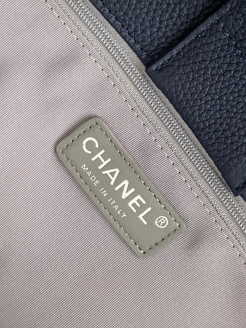 Chanel AS6056 Cerf Leather Exterior Medium Tote Bags Navy Blue
