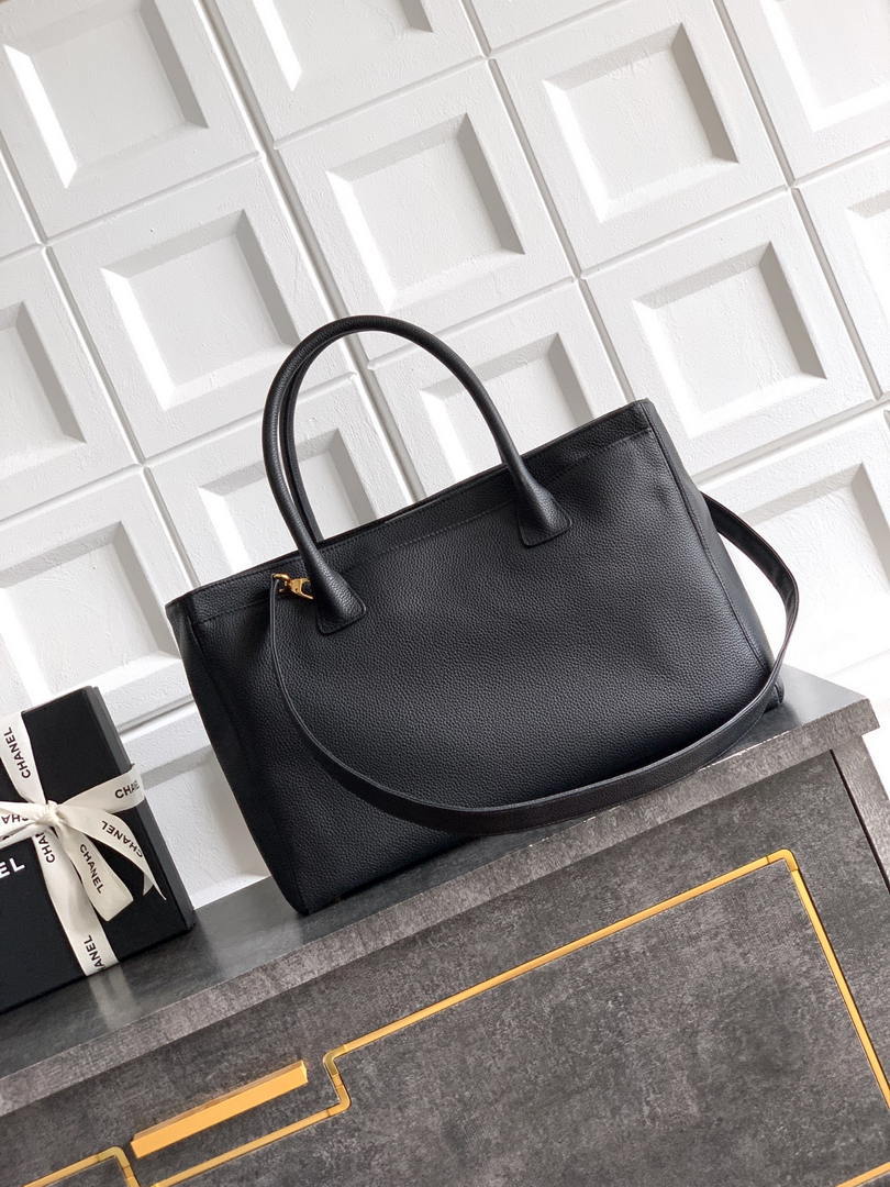 Chanel AS6056 Cerf Leather Exterior Medium Tote Bags Black Gold