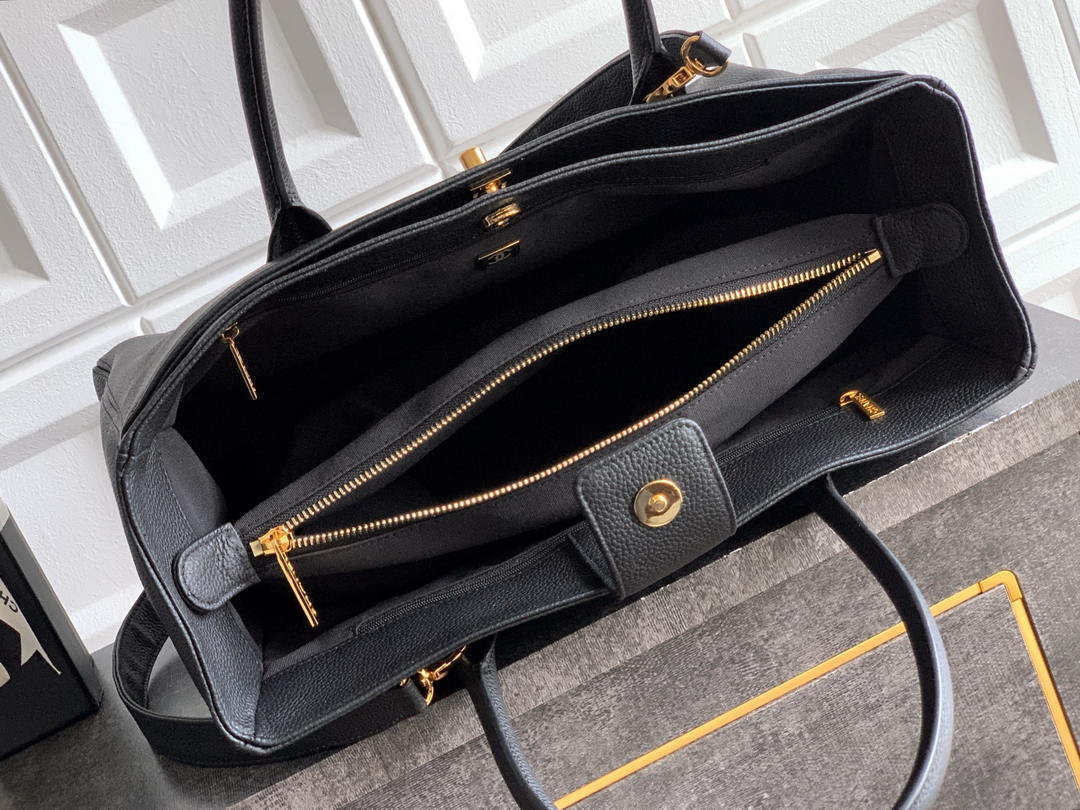 Chanel AS6056 Cerf Leather Exterior Medium Tote Bags Black Gold
