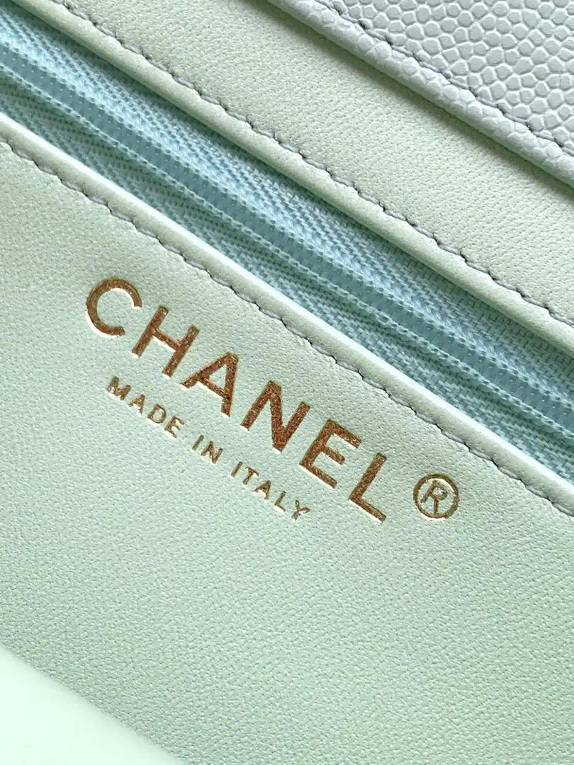 Chanel AS6130 Small Flap Bag Grained Shiny Calfskin & Gold-Tone Metal Light gray-green