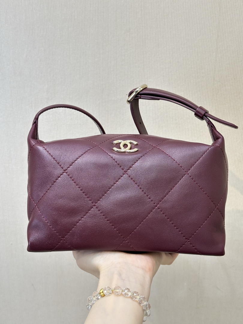 Chanel AS6138 Hobo Handbag Shiny Lambskin & Gold-Tone Metal Red