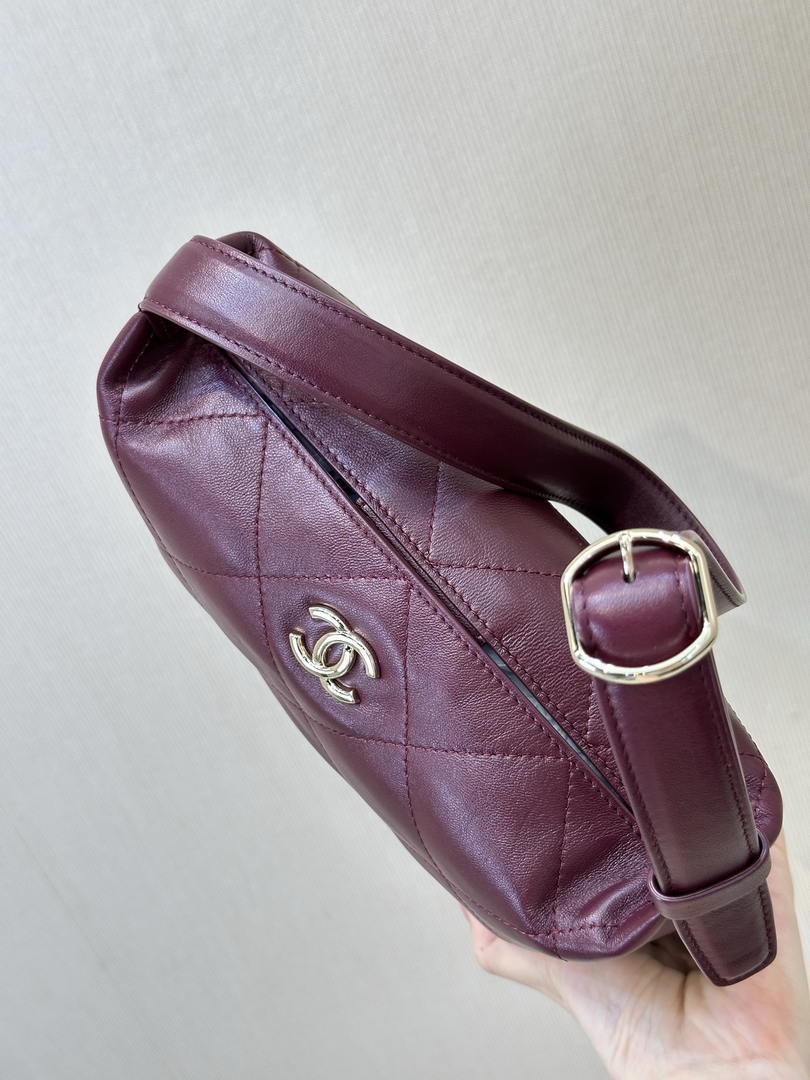 Chanel AS6138 Hobo Handbag Shiny Lambskin & Gold-Tone Metal Red