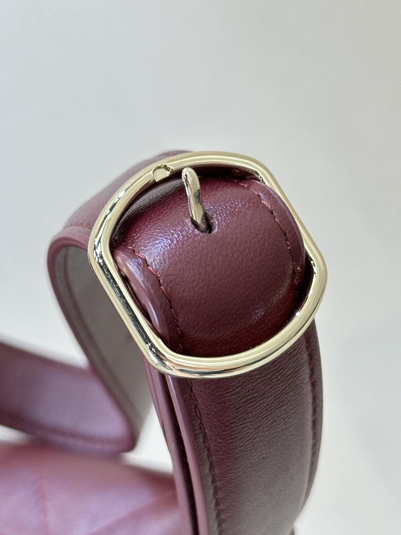 Chanel AS6138 Hobo Handbag Shiny Lambskin & Gold-Tone Metal Red - Default Title - View 5