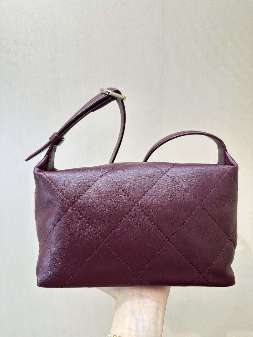 Chanel AS6138 Hobo Handbag Shiny Lambskin & Gold-Tone Metal Red