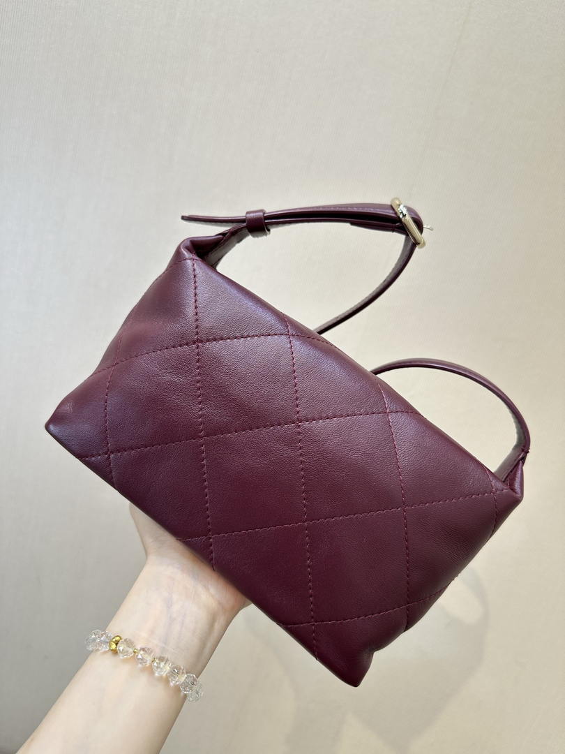 Chanel AS6138 Hobo Handbag Shiny Lambskin & Gold-Tone Metal Red