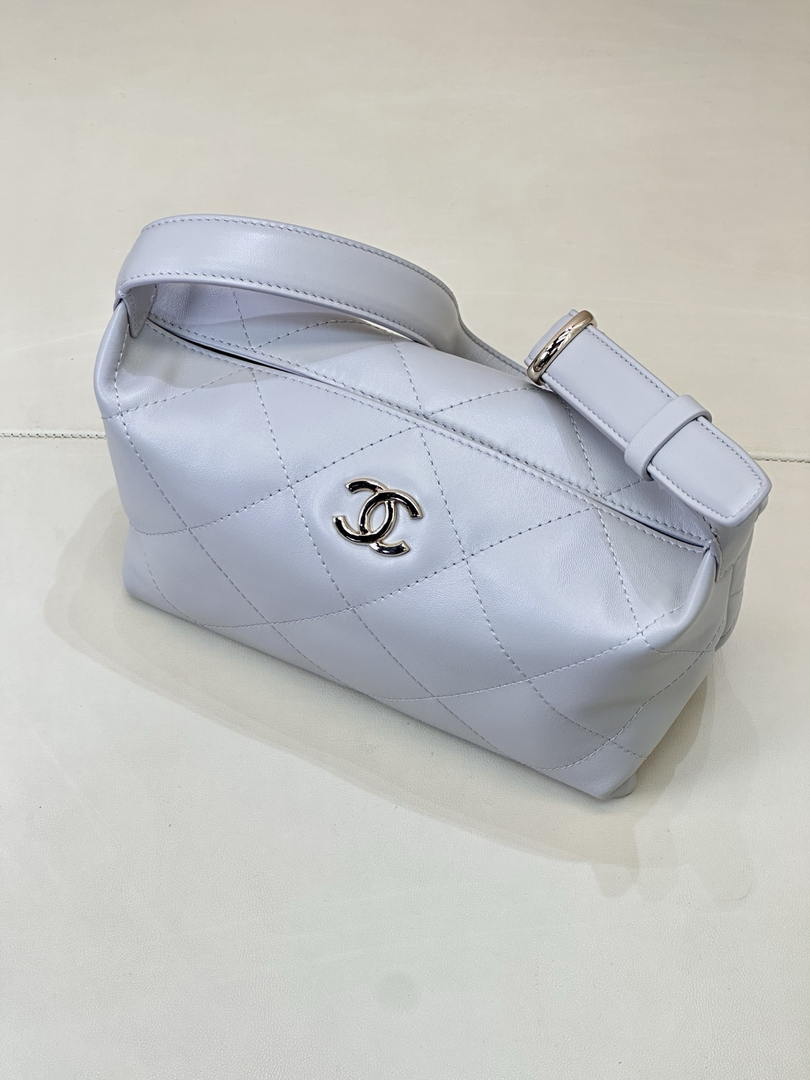 Chanel AS6138 Hobo Handbag Shiny Lambskin & Gold-Tone Metal Light Purple