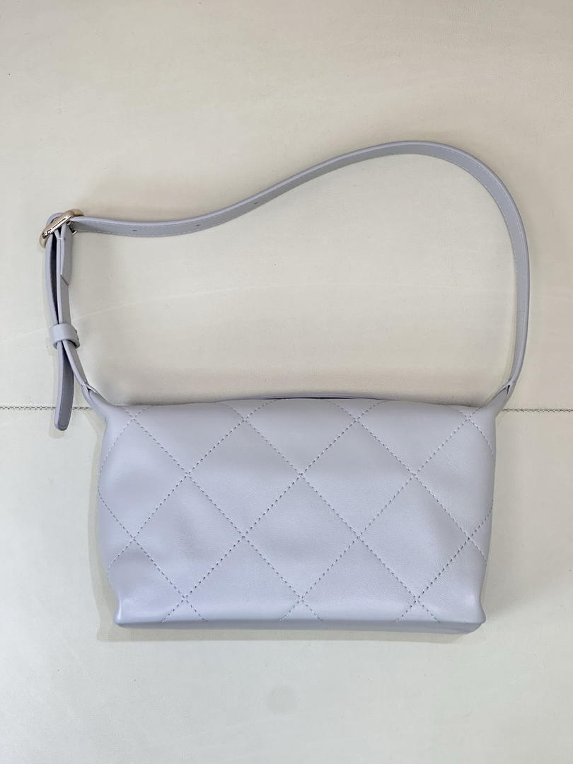 Chanel AS6138 Hobo Handbag Shiny Lambskin & Gold-Tone Metal Light Purple