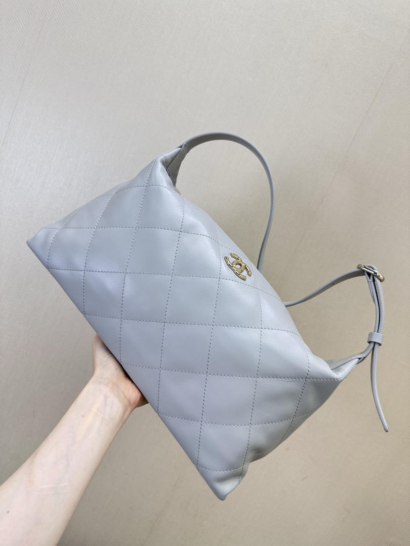Chanel AS6138 Hobo Handbag Shiny Lambskin & Gold-Tone Metal Light Purple