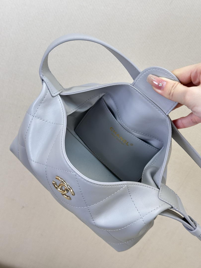 Chanel AS6138 Hobo Handbag Shiny Lambskin & Gold-Tone Metal Light Purple
