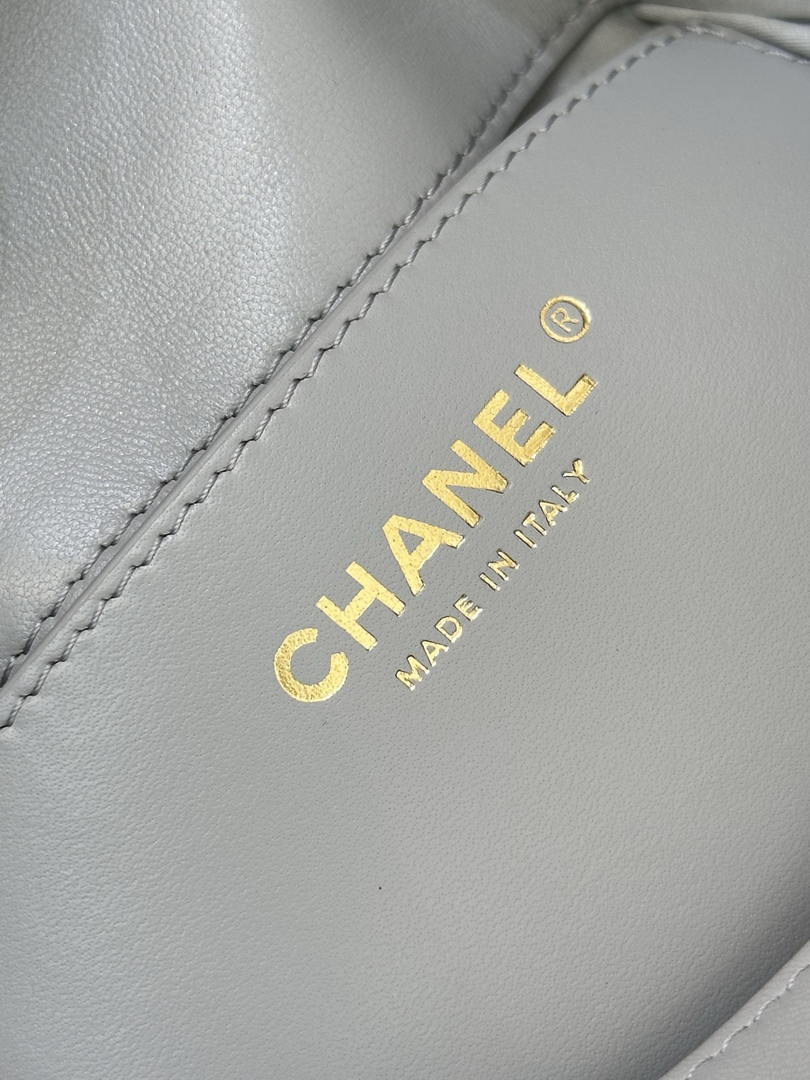 Chanel AS6138 Hobo Handbag Shiny Lambskin & Gold-Tone Metal Light Purple