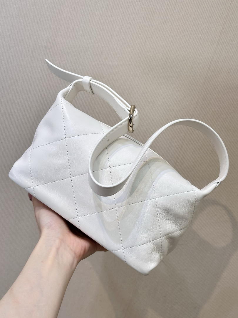 Chanel AS6138 Hobo Handbag Shiny Lambskin & Gold-Tone Metal White