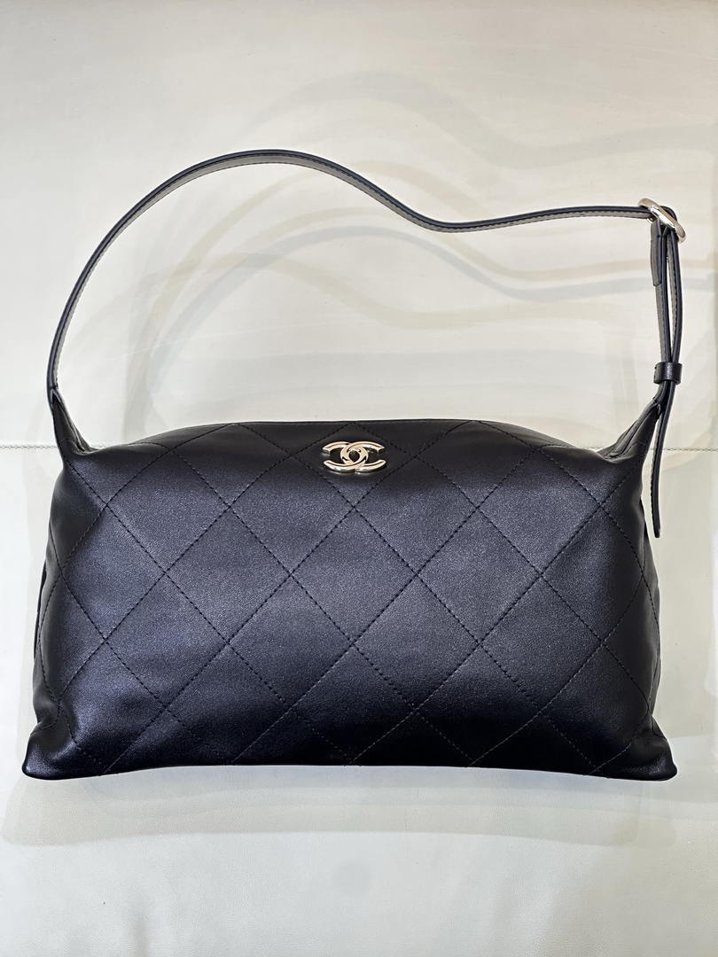 Chanel AS6139 Large Hobo Handbag Shiny Lambskin & Gold-Tone Metal Black