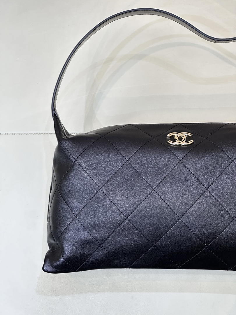 Chanel AS6139 Large Hobo Handbag Shiny Lambskin & Gold-Tone Metal Black - Default Title - View 2