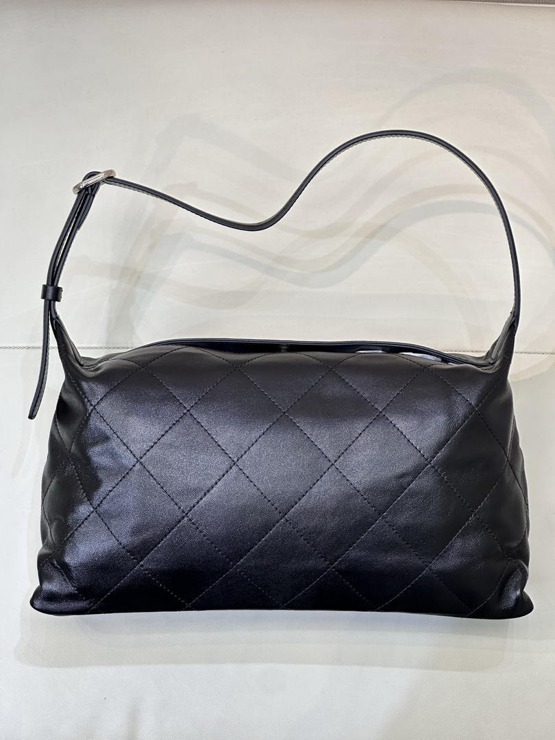 Chanel AS6139 Large Hobo Handbag Shiny Lambskin & Gold-Tone Metal Black