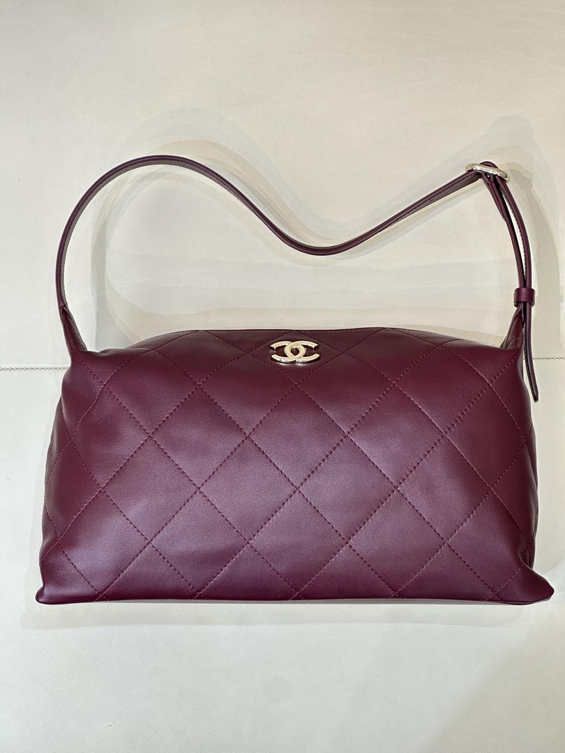 Chanel AS6139 Large Hobo Handbag Shiny Lambskin & Gold-Tone Metal Red