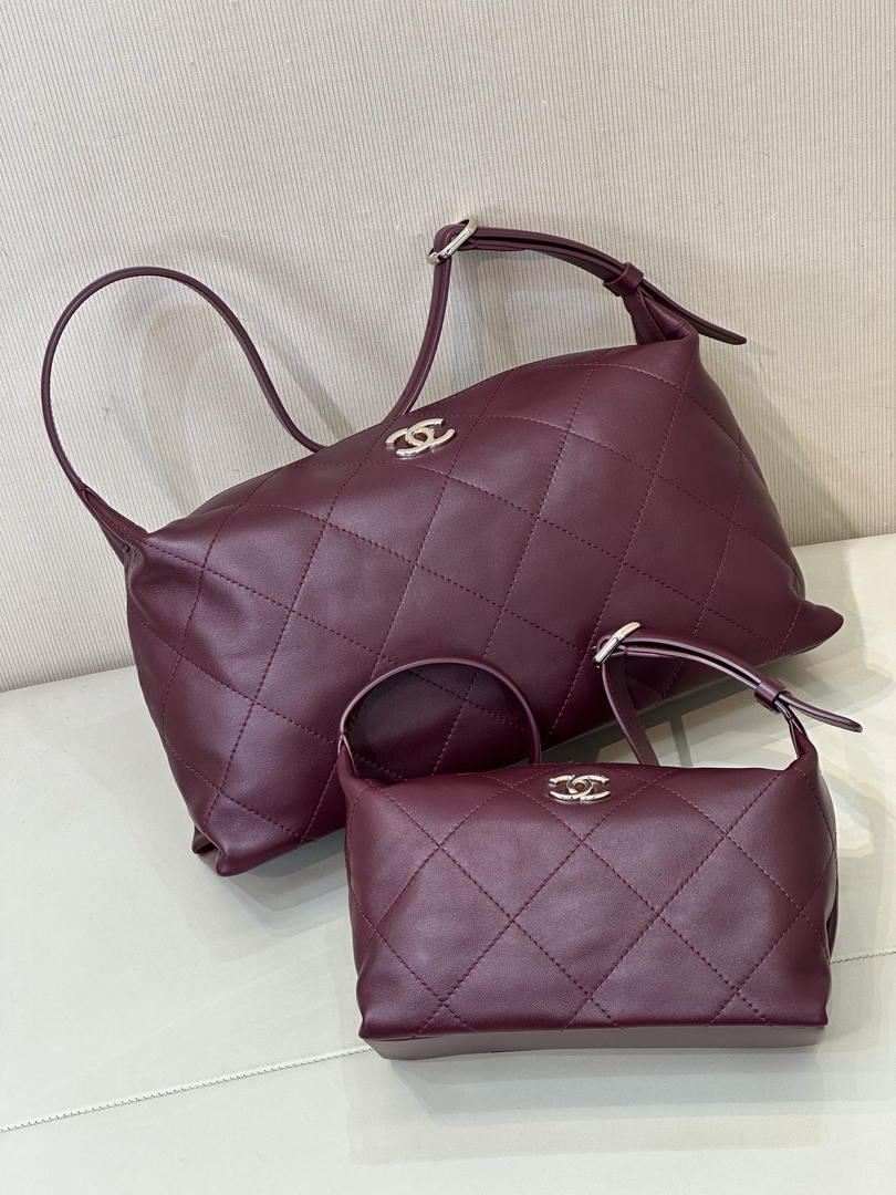 Chanel AS6139 Large Hobo Handbag Shiny Lambskin & Gold-Tone Metal Red