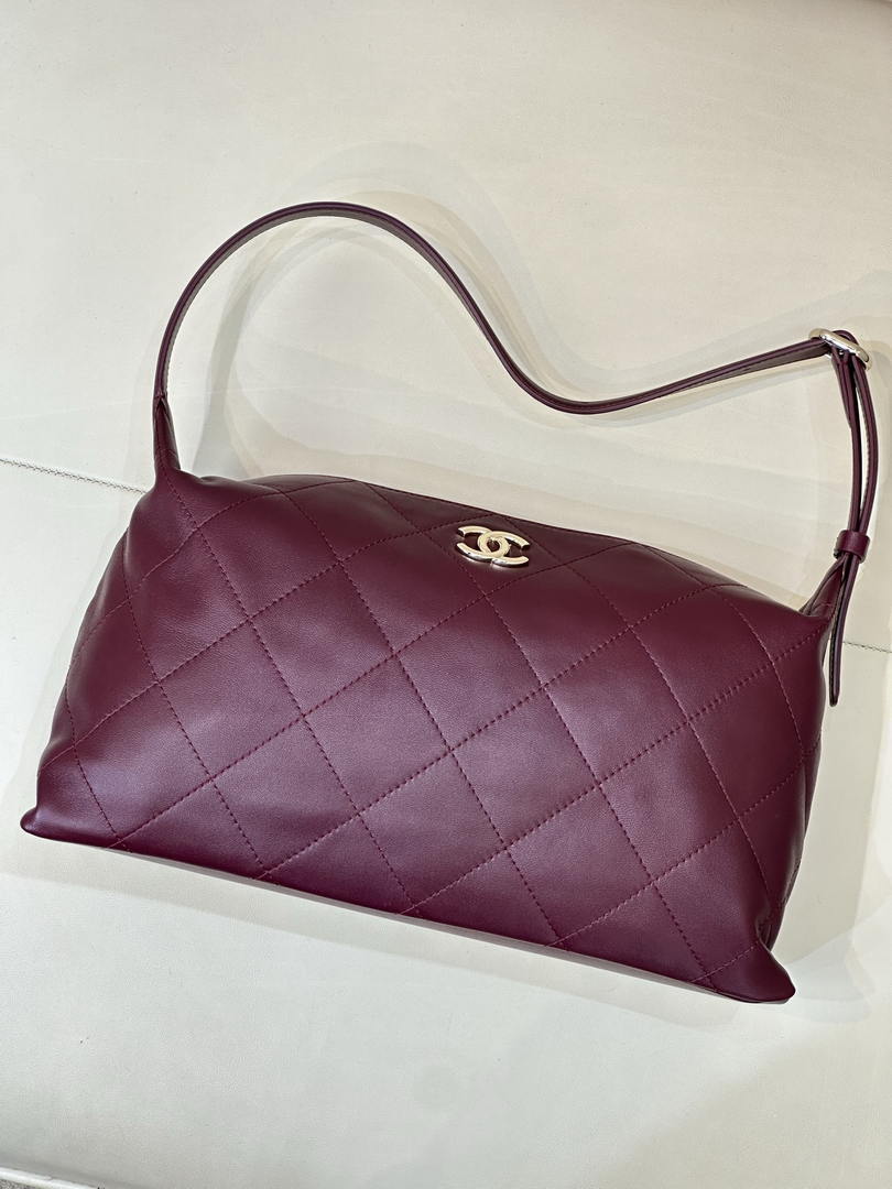 Chanel AS6139 Large Hobo Handbag Shiny Lambskin & Gold-Tone Metal Red