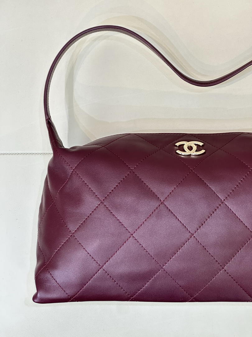 Chanel AS6139 Large Hobo Handbag Shiny Lambskin & Gold-Tone Metal Red