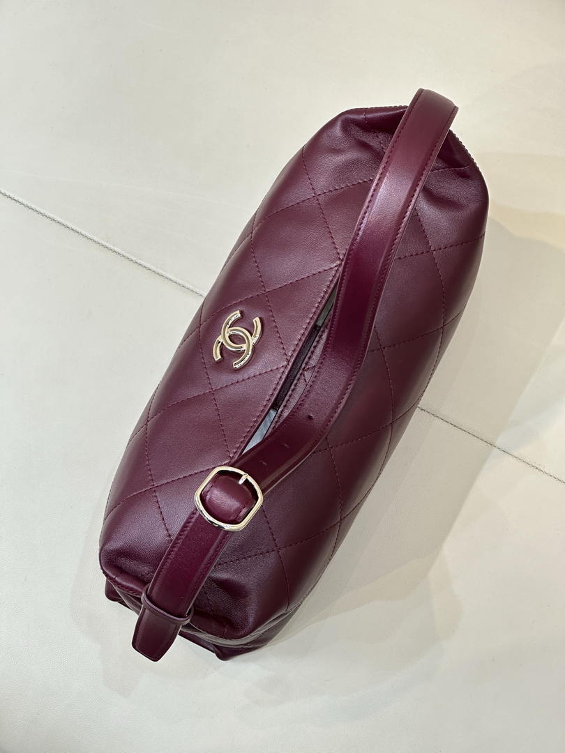 Chanel AS6139 Large Hobo Handbag Shiny Lambskin & Gold-Tone Metal Red