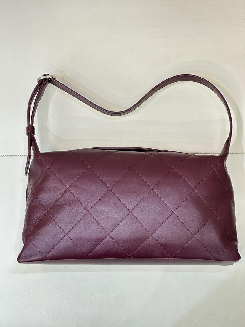 Chanel AS6139 Large Hobo Handbag Shiny Lambskin & Gold-Tone Metal Red