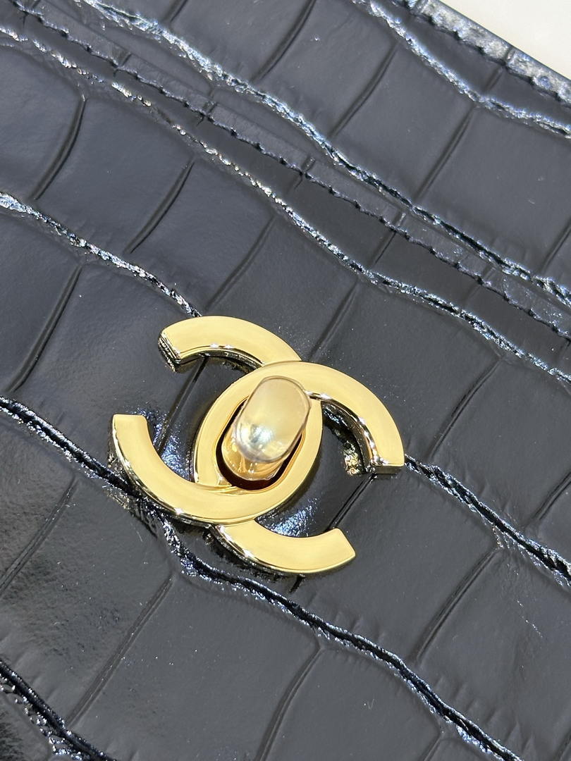 Chanel AS6239 Cerf Leather Exterior Large Tote Bags Crocodile pattern