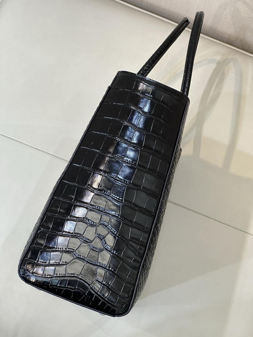 Chanel AS6239 Cerf Leather Exterior Large Tote Bags Crocodile pattern