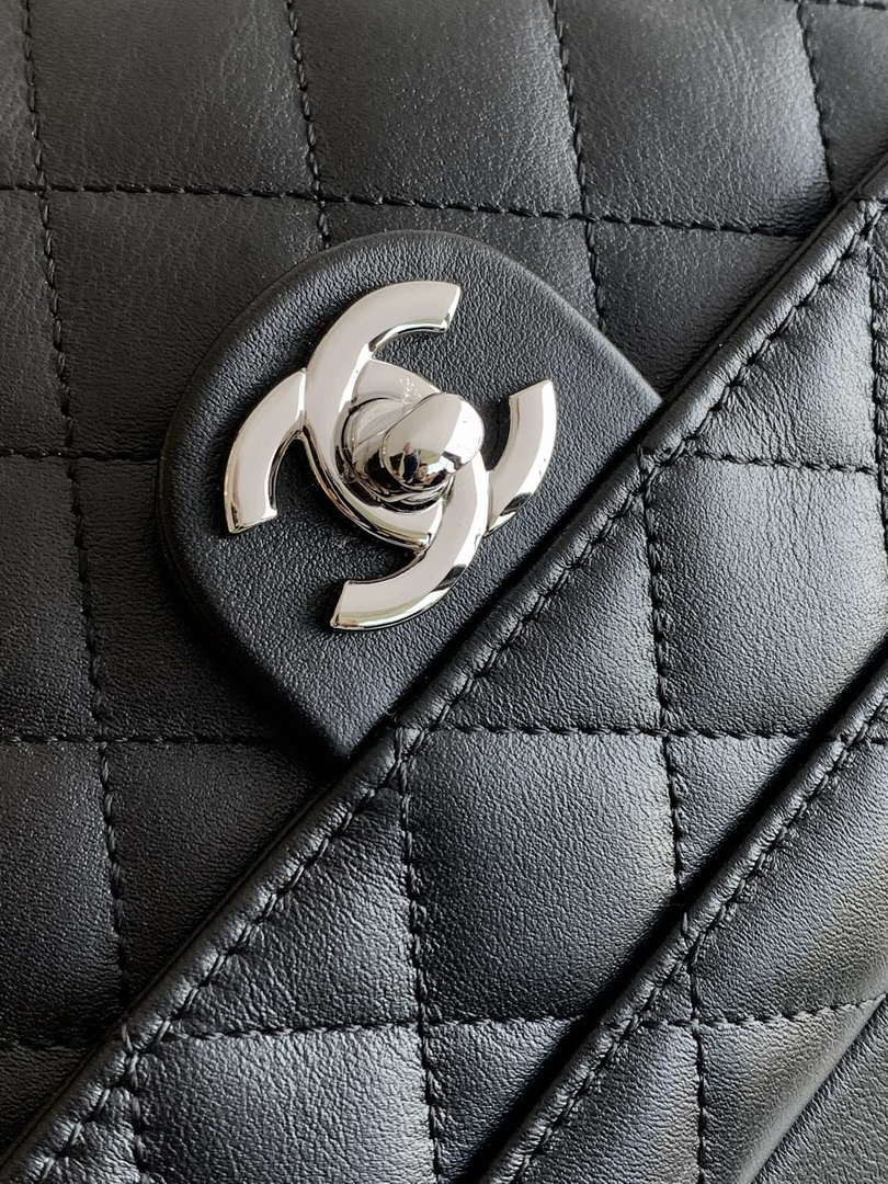 Chanel AS6326 Vintage Camera Case Bag Lambskin Black With black CC