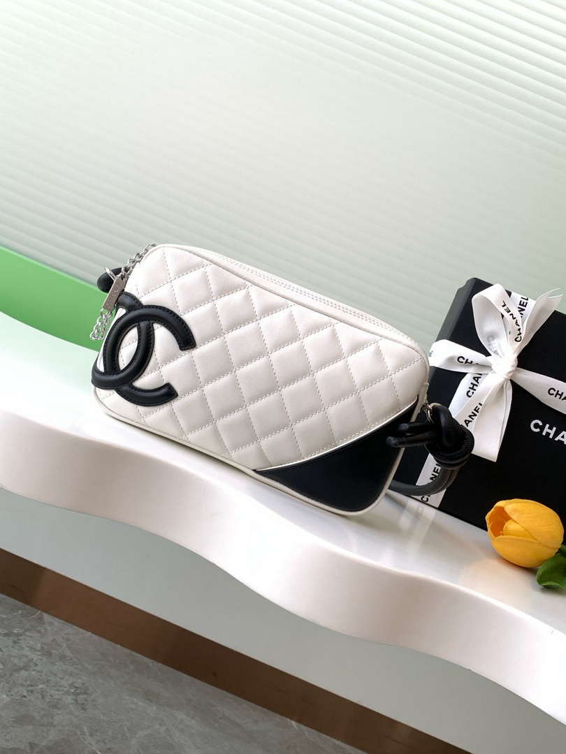 Chanel AS6326 Vintage Camera Case Bag Lambskin White and Black