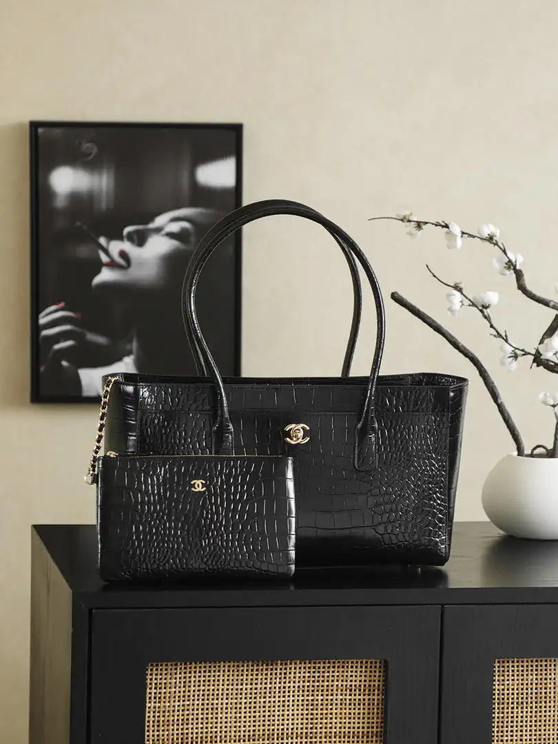 Chanel AS9106 26 SS Runway Collection Shopping Bag Crocodile-embossed Calfskin Black