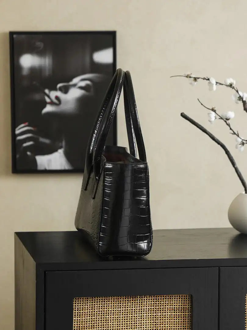 Chanel AS9106 26 SS Runway Collection Shopping Bag Crocodile-embossed Calfskin Black