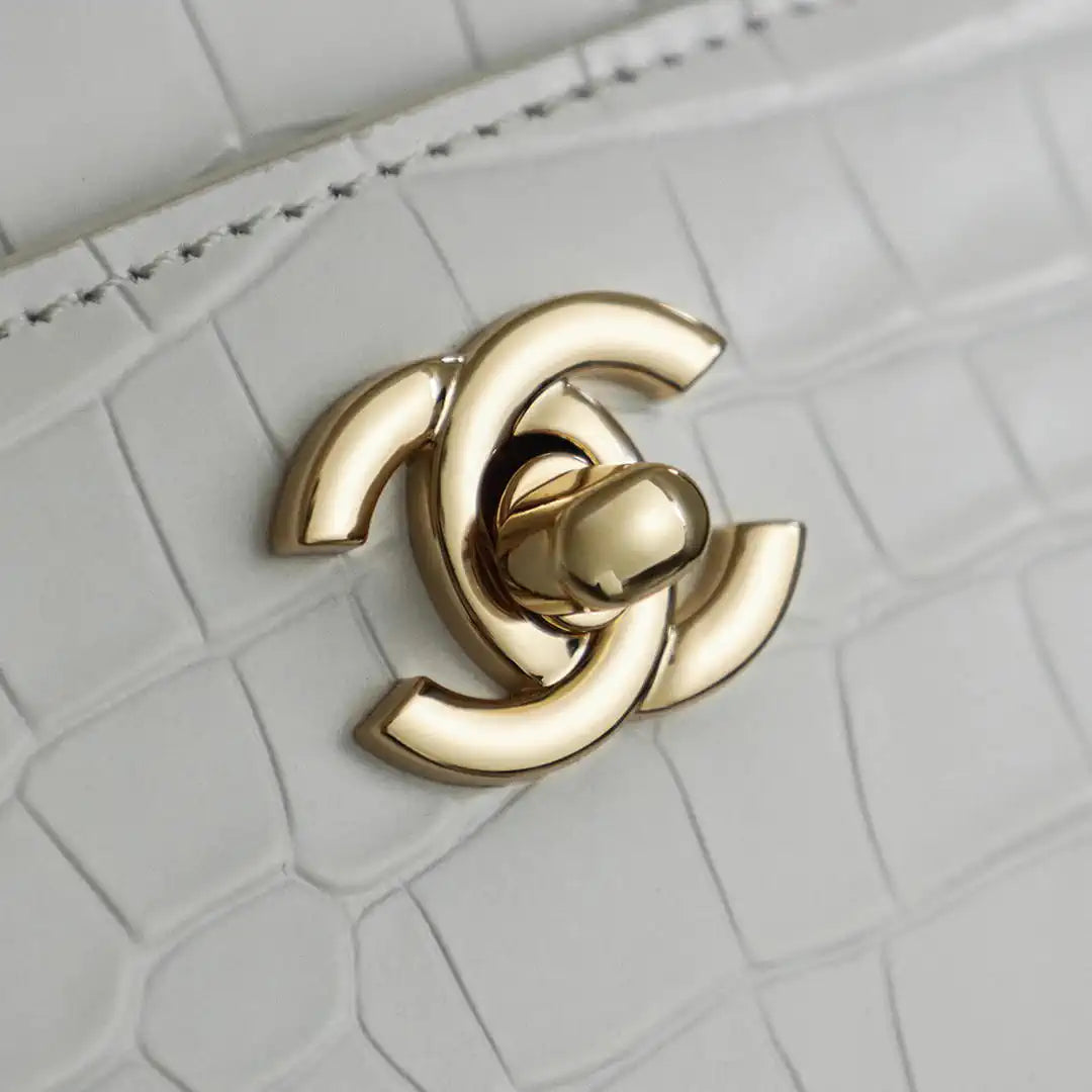 Chanel AS9106 26 SS Runway Collection Shopping Bag Crocodile-embossed Calfskin White