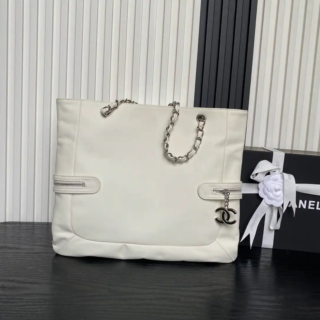 Chanel AS9901 Vintage Shopping Bag Calfskin White Red