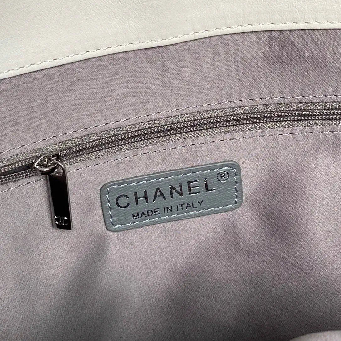Chanel AS9901 Vintage Shopping Bag Calfskin White Red