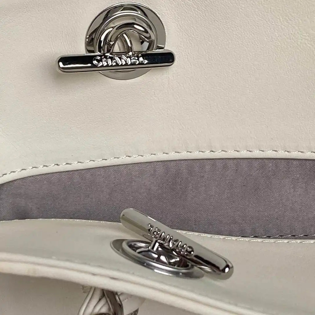 Chanel AS9901 Vintage Shopping Bag Calfskin White Red