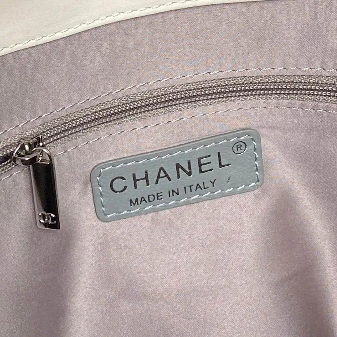 Chanel AS9901 Vintage Shopping Bag Calfskin White with Black Logo